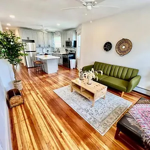 Apartment Modern - 3 Bedrooms, 2 Bathrooms, New York